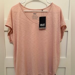 Pretty pink Jack Wolfskin loose fit V-neck tee women L